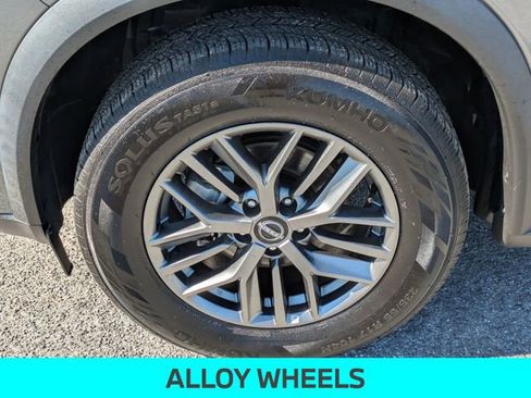 Used 2023 Nissan Rogue S image 12