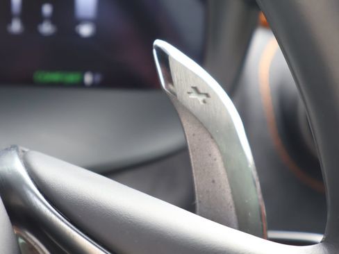 Used 2025 McLaren 750S Spider RWD image 23