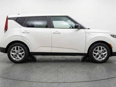 Used 2025 Kia Soul LX w/ LX Technology Package FWD image 8
