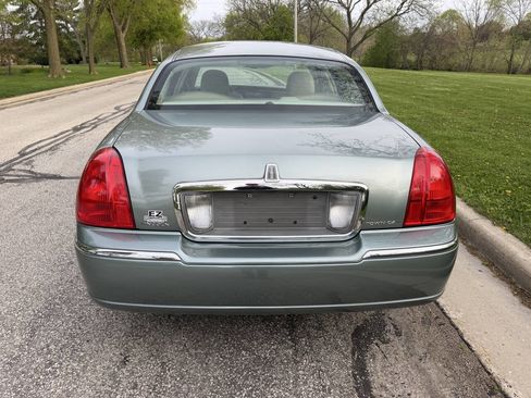 Used 2006 Lincoln Town Car Signature Limited RWD image 4