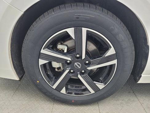 Used 2025 Nissan Sentra SV FWD image 31