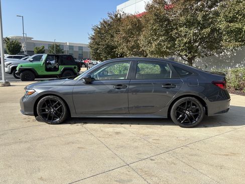 Used 2025 Honda Civic Sport image 9