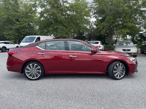 Used 2024 Nissan Altima 2.5 SL FWD image 2