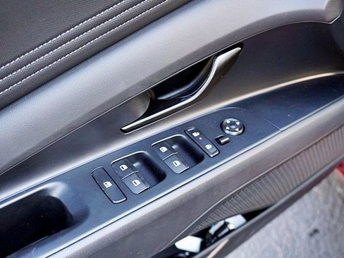 Used 2025 Hyundai Elantra Sport image 22