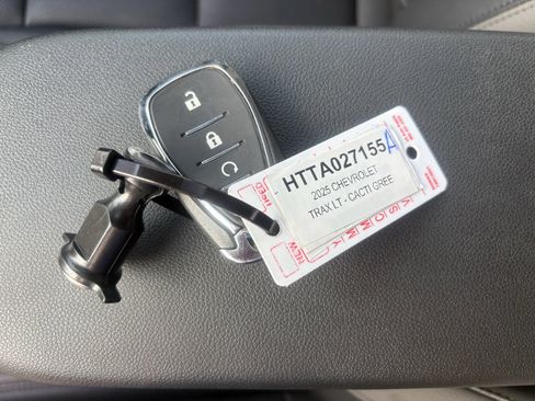 Used 2025 Chevrolet Trax ACTIV w/ Sunroof Package FWD image 34