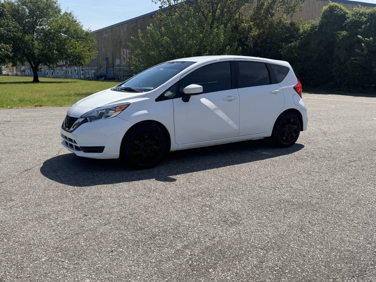 Used 2017 Nissan Versa Note SV FWD image 1