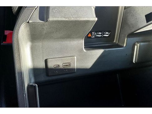 Used 2024 GMC Sierra 2500 AT4 image 27