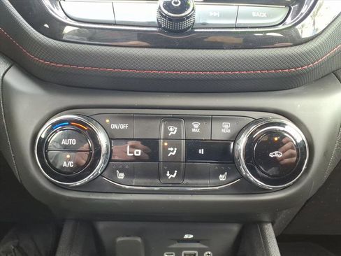 Used 2023 Chevrolet TrailBlazer RS w/ Sun and Liftgate Package image 22