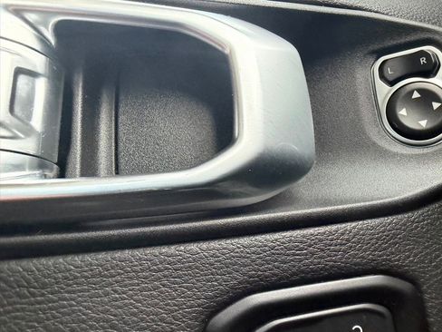 Used 2023 Jeep Gladiator Overland image 17