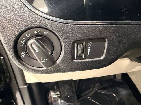 Used 2019 Dodge Grand Caravan SXT image 25