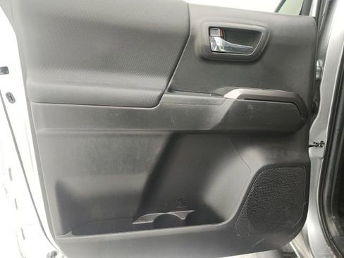 Certified 2022 Toyota Tacoma TRD Off-Road w/ Technology Package image 9