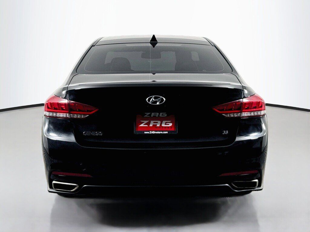 Used 2016 Hyundai Genesis 3.8 RWD image 4