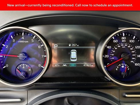 Used 2023 Kia Carnival LX image 9