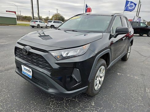 Used 2021 Toyota RAV4 LE image 12