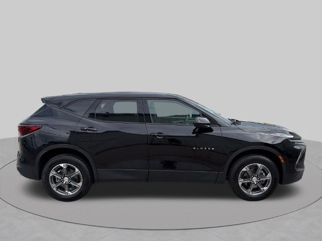 Used 2025 Chevrolet Blazer LT AWD/4WD image 6