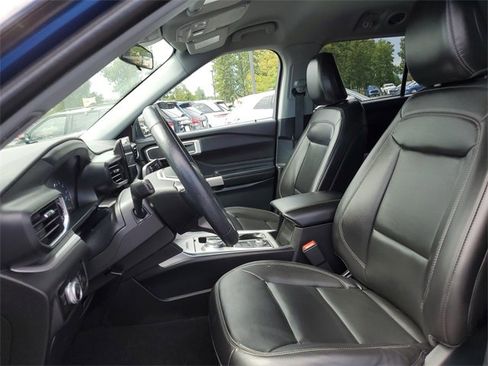 Certified 2023 Ford Explorer XLT w/ Equipment Group 202A image 10