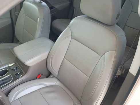 Used 2019 Chevrolet Traverse LT w/ LT Premium Package FWD image 9