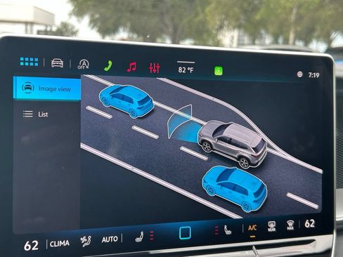 New 2026 Volkswagen Tiguan SE FWD image 16