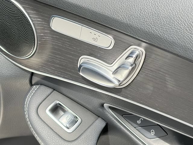 Used 2020 Mercedes-Benz C 300 4MATIC Sedan image 12