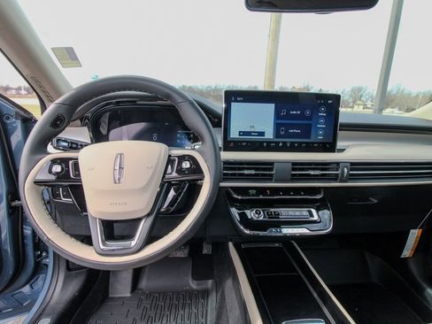 Used 2026 Lincoln Corsair Premiere image 29