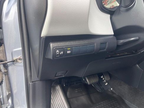 Used 2020 Toyota Corolla SE FWD image 19