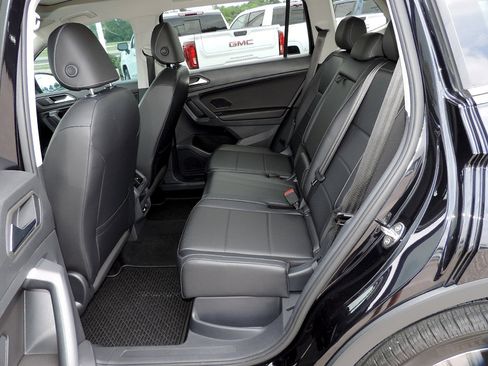 Used 2020 Volkswagen Tiguan SEL AWD/4WD image 19