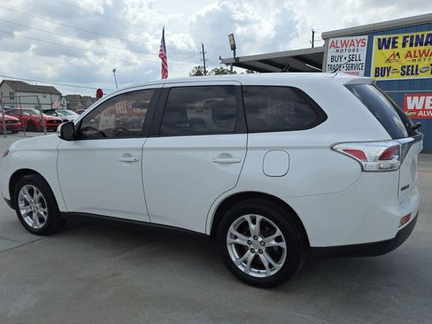 Used 2014 Mitsubishi Outlander SE image 11