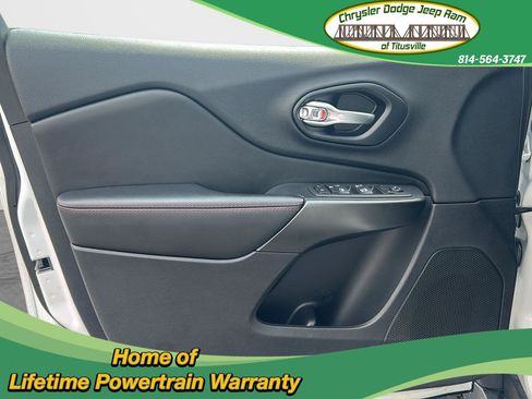 Used 2022 Jeep Cherokee Trailhawk AWD/4WD image 14
