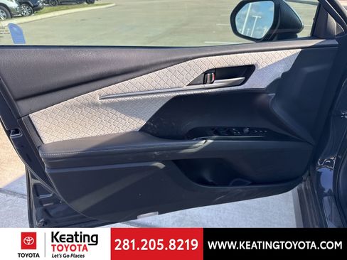 Used 2025 Toyota Camry XLE image 11