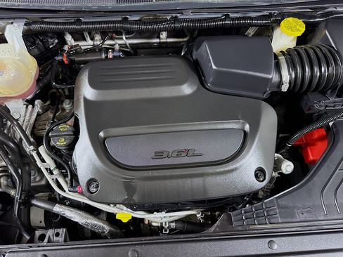 Used 2023 Chrysler Voyager LX FWD image 39