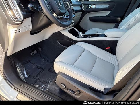Used 2024 Volvo XC40 B5 Plus w/ Protection Package Premier image 19