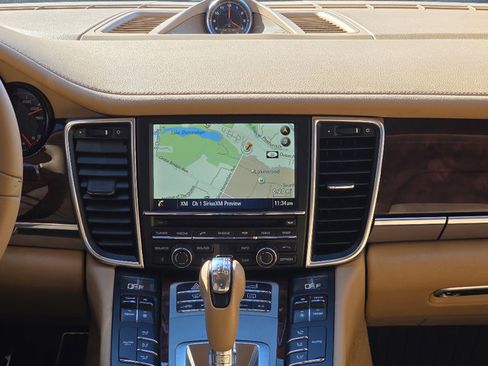 Used 2014 Porsche Panamera 4 image 3