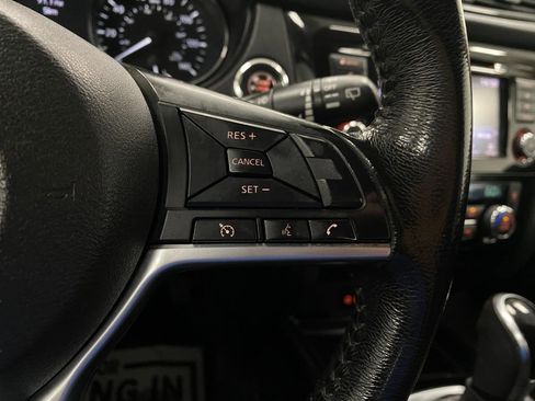 Used 2018 Nissan Rogue SV AWD/4WD image 18