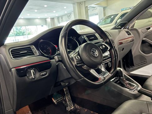 Used 2017 Volkswagen Jetta GLI FWD image 9