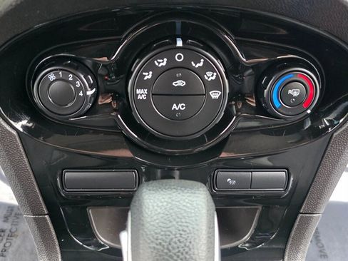 Used 2014 Ford Fiesta SE w/ Equipment Group 201A image 33