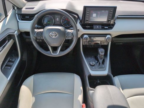 Used 2022 Toyota RAV4 XLE Premium AWD/4WD image 33