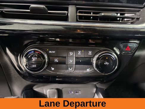 Used 2025 Chevrolet Trax RS w/ Sunroof Package image 17