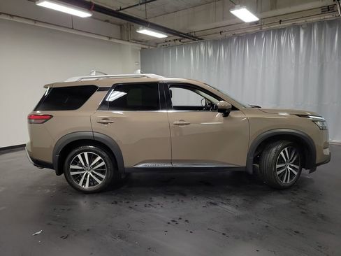 Used 2024 Nissan Pathfinder Platinum AWD/4WD image 9