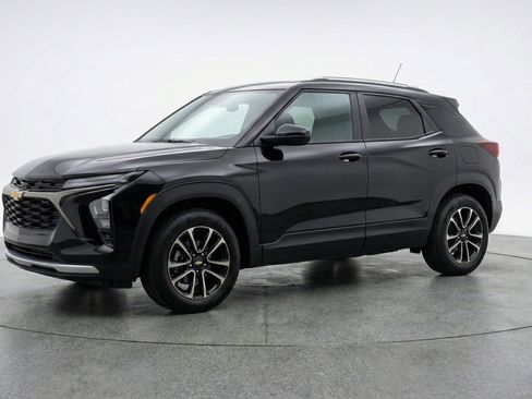 Used 2025 Chevrolet TrailBlazer LT image 3