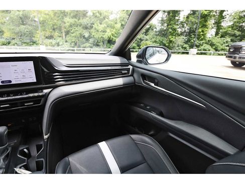 Used 2025 Toyota Camry SE w/ Convenience Package FWD image 8