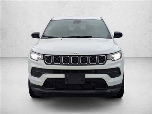 Used 2025 Jeep Compass Sport image 2