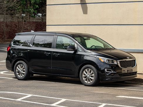 Used 2021 Kia Sedona LX FWD image 11