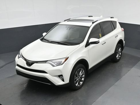 Used 2018 Toyota RAV4 Limited image 60