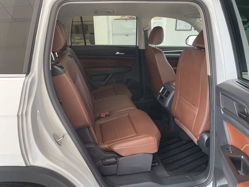 Certified 2023 Volkswagen Atlas SE w/ Black Wheel Package image 12