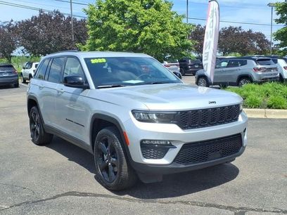 Used 2023 Jeep Grand Cherokee Limited w/ Black Appearance Package