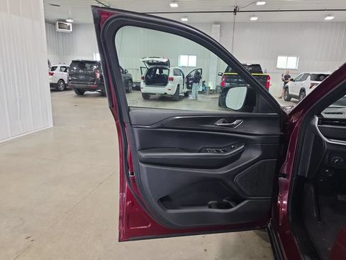 Used 2025 Jeep Grand Cherokee Altitude AWD/4WD image 23