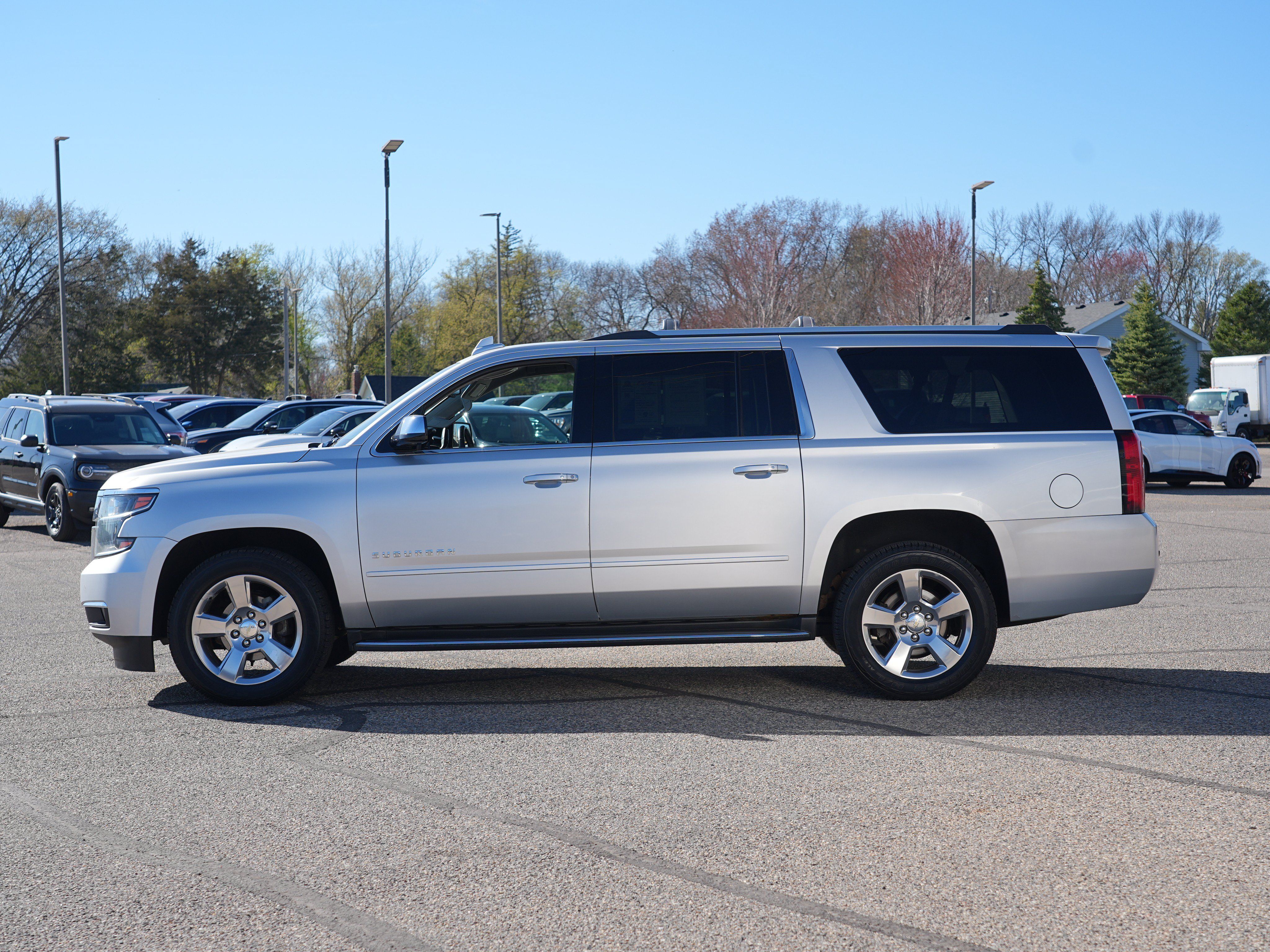 Used 2017 Chevrolet Suburban Premier AWD/4WD image 7
