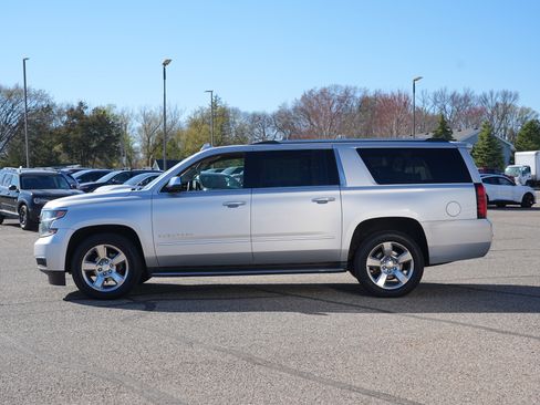 Used 2017 Chevrolet Suburban Premier AWD/4WD image 7