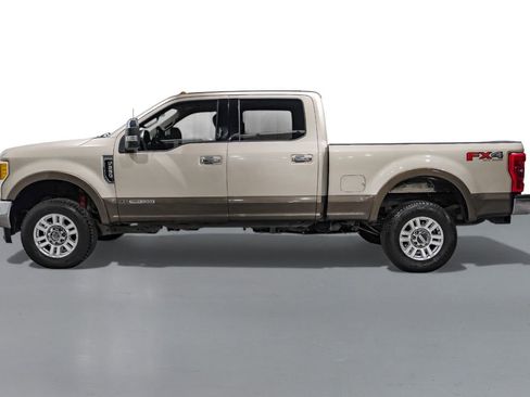 Used 2017 Ford F250 Lariat w/ Chrome Package image 9