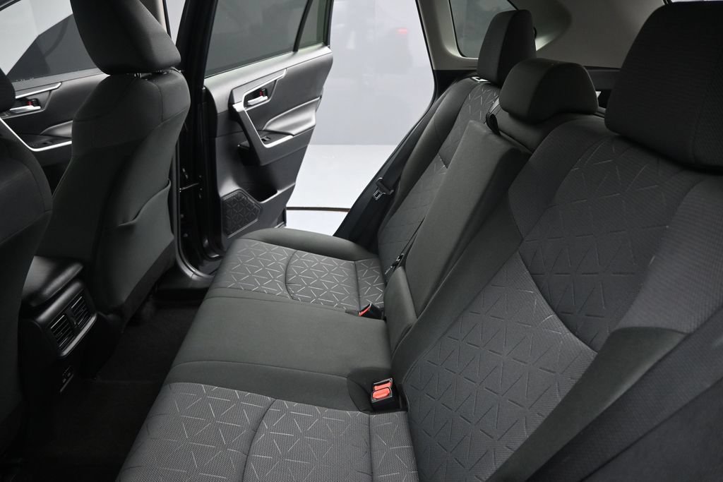 Used 2025 Toyota RAV4 XLE w/ Convenience Package FWD image 17